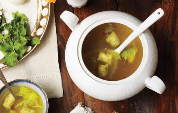 null Macintosh HD:private:var:folders:3j:6lpwrtcn3n5g6l6mw81m4srm0000gn:T:TemporaryItems:matzo-gnocchi-soup.jpg