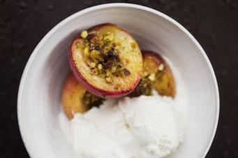 Macintosh HD:private:var:folders:3j:6lpwrtcn3n5g6l6mw81m4srm0000gn:T:TemporaryItems:03fce582-41d0-4907-b52b-7955fc470bea--gks_bakedpeaches01.jpg