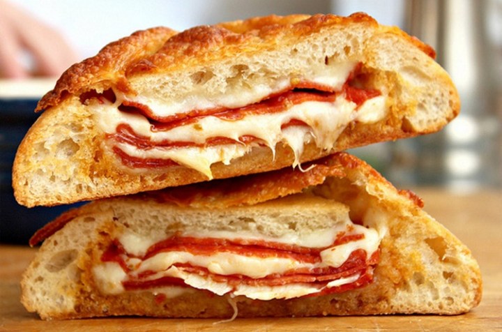 pepperoni-pizza-calzone